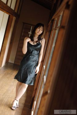 男生看美女穿胸罩